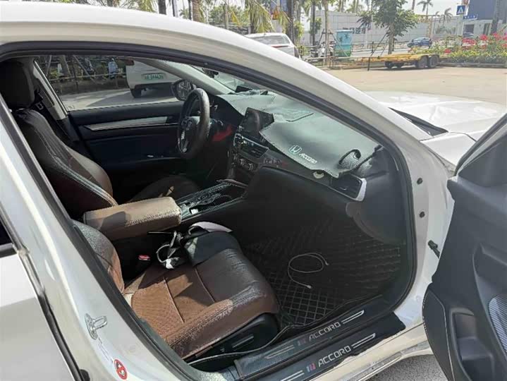 Фото 4 - Honda Accord