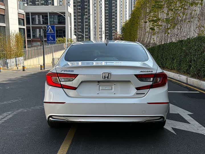 Фото 5 - Honda Accord