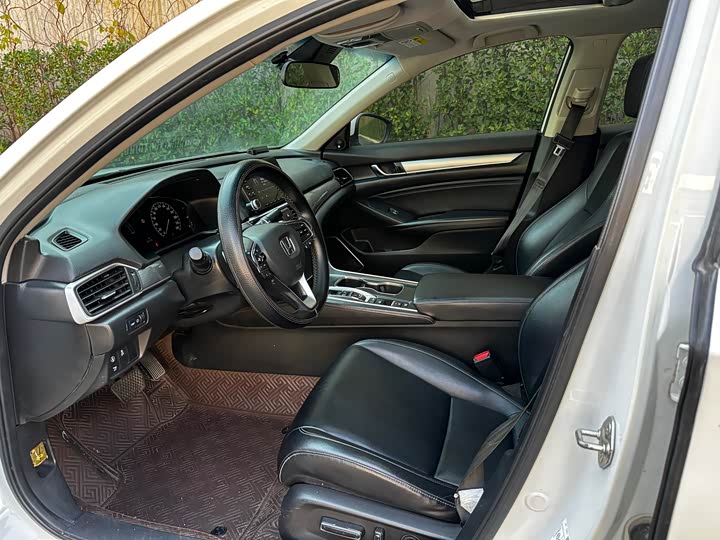 Фото 7 - Honda Accord