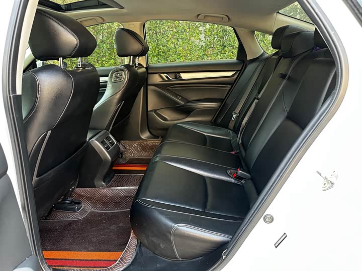 Фото 8 - Honda Accord