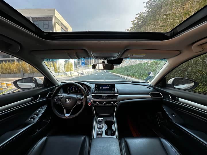 Фото 9 - Honda Accord