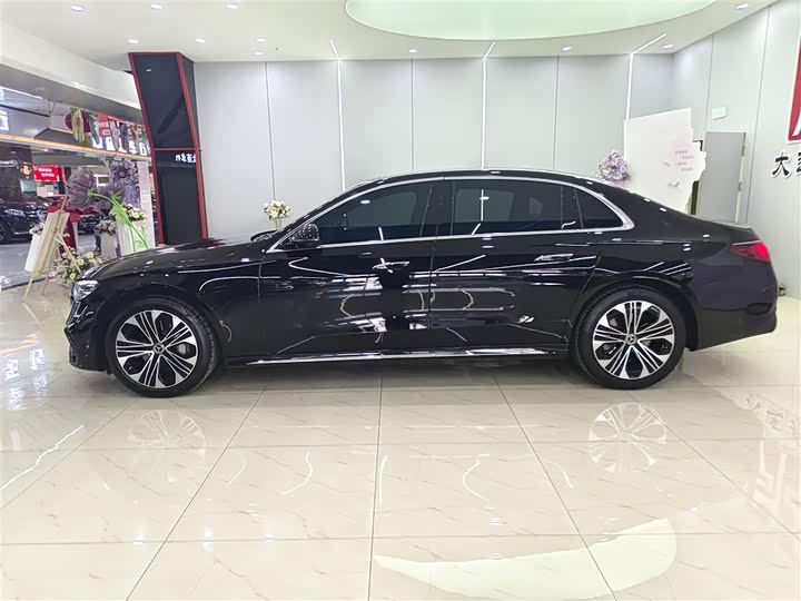 Фото 9 - Mercedes-Benz E-Class