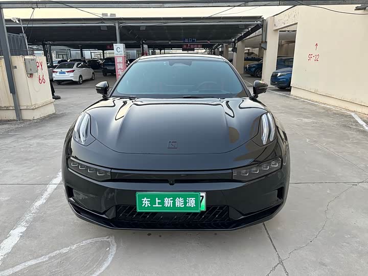 Фото 2 - Zeekr 001