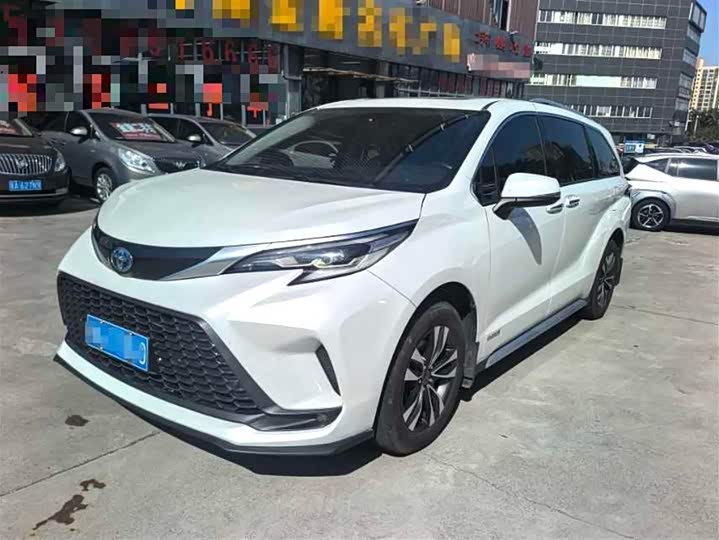 Фото 1 - Toyota Granvia