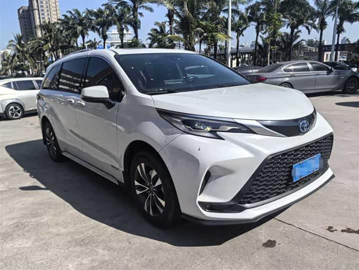 Фото 2 - Toyota Granvia