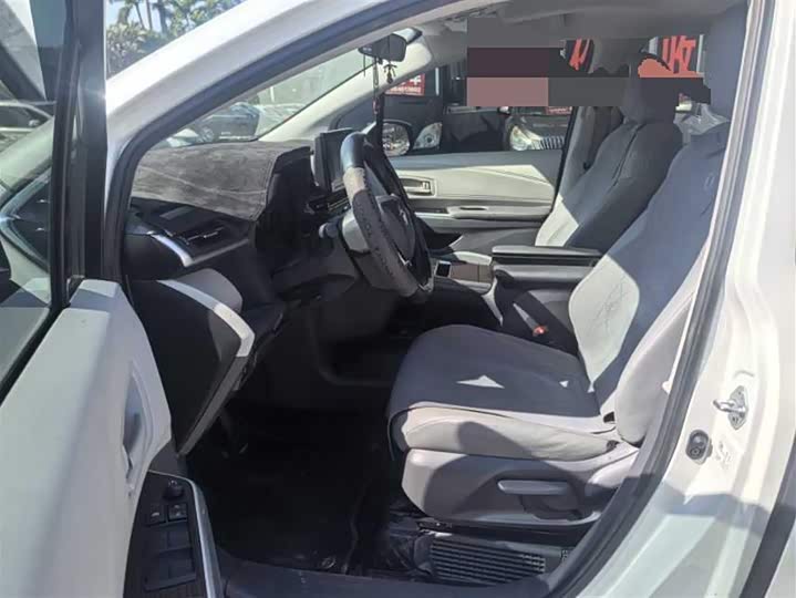 Фото 3 - Toyota Granvia