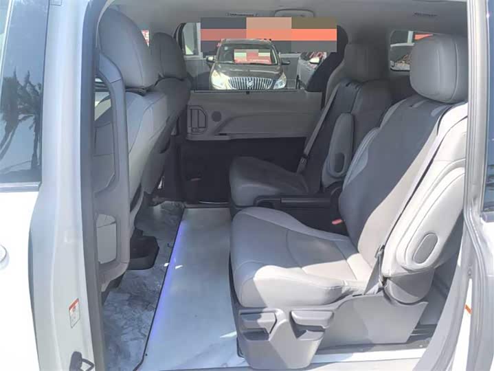 Фото 4 - Toyota Granvia