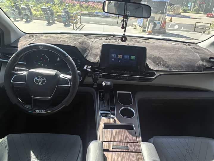 Фото 5 - Toyota Granvia