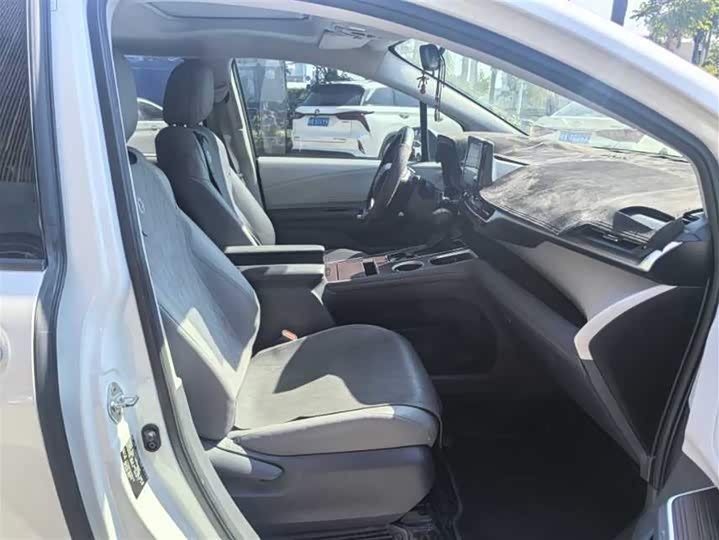 Фото 6 - Toyota Granvia