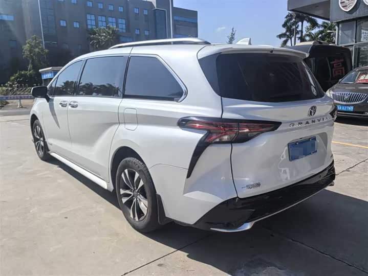 Фото 7 - Toyota Granvia