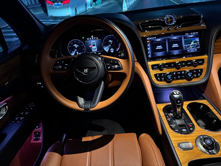 Фото 7 - Bentley Bentayga