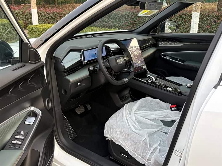 Фото 4 - Geely Atlas