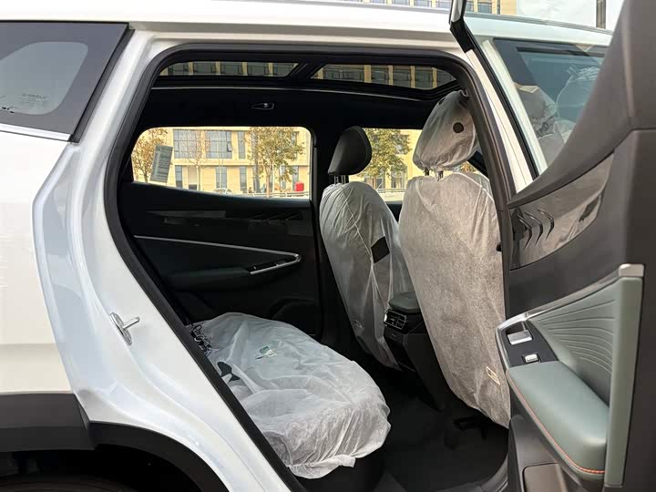 Фото 5 - Geely Atlas