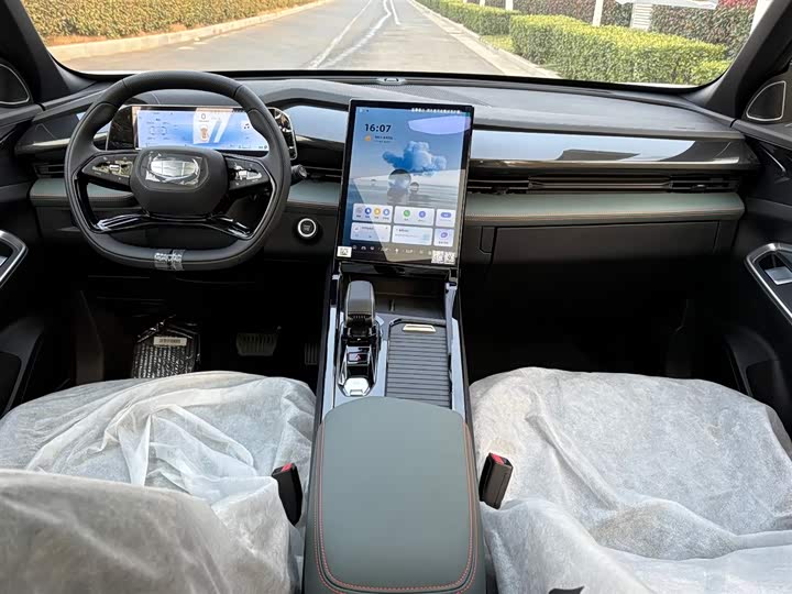 Фото 7 - Geely Atlas