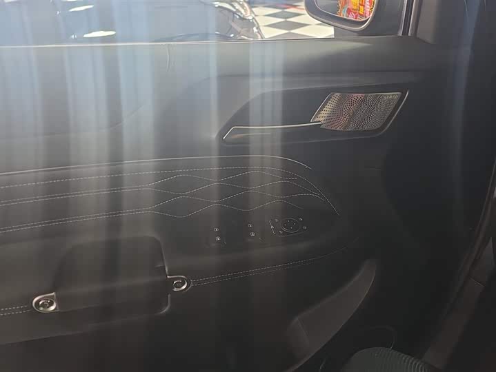 Фото 7 - Tank 300