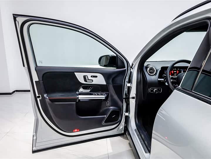 Фото 8 - Mercedes-Benz GLA-Class AMG