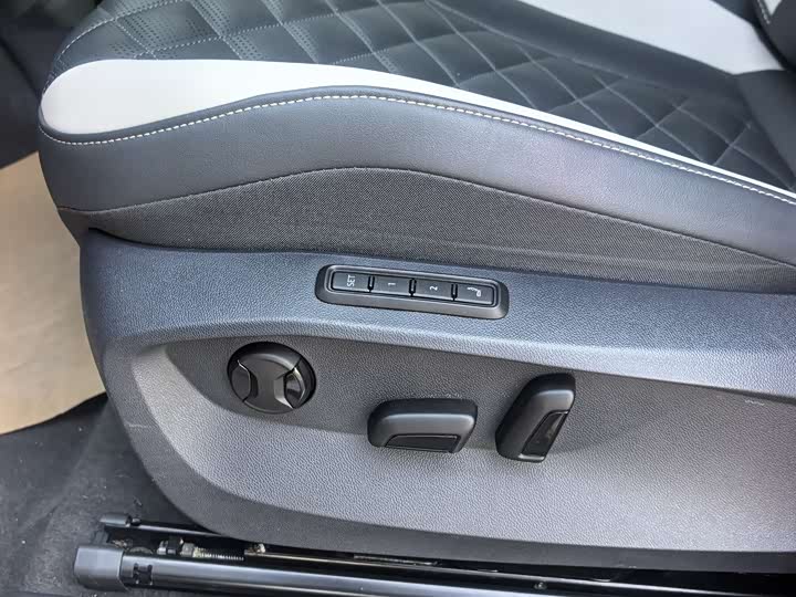 Фото 9 - Volkswagen ID.6 Crozz