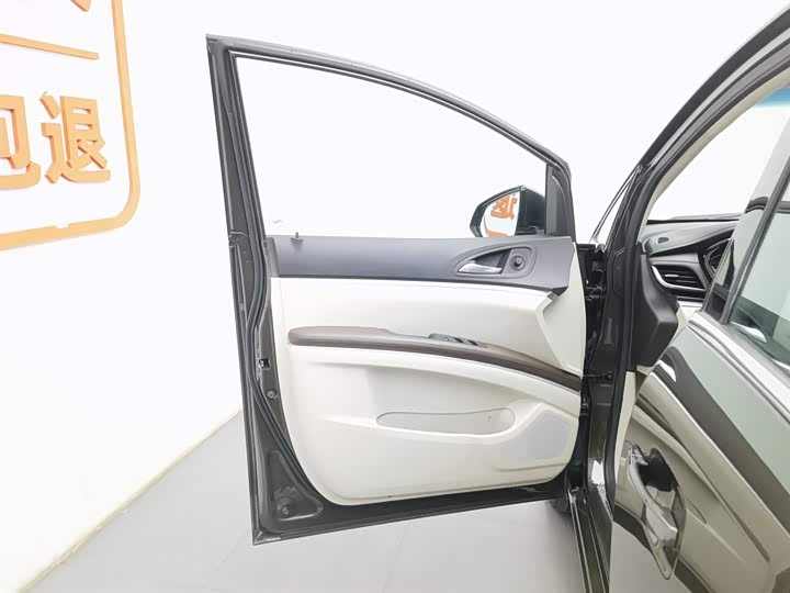 Фото 8 - Buick GL8 ES