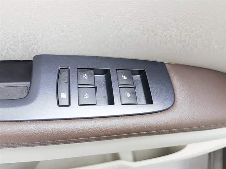 Фото 9 - Buick GL8 ES