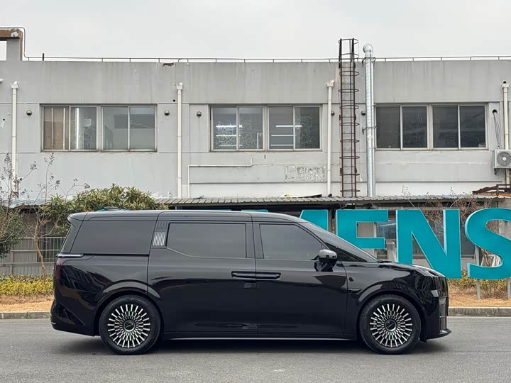 Фото 4 - Zeekr 009