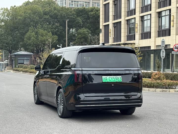 Фото 5 - Zeekr 009