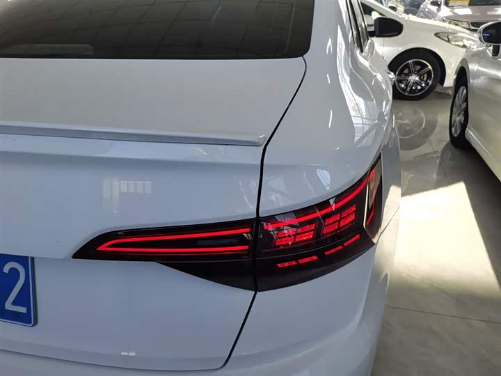 Фото 8 - Volkswagen Sagitar L