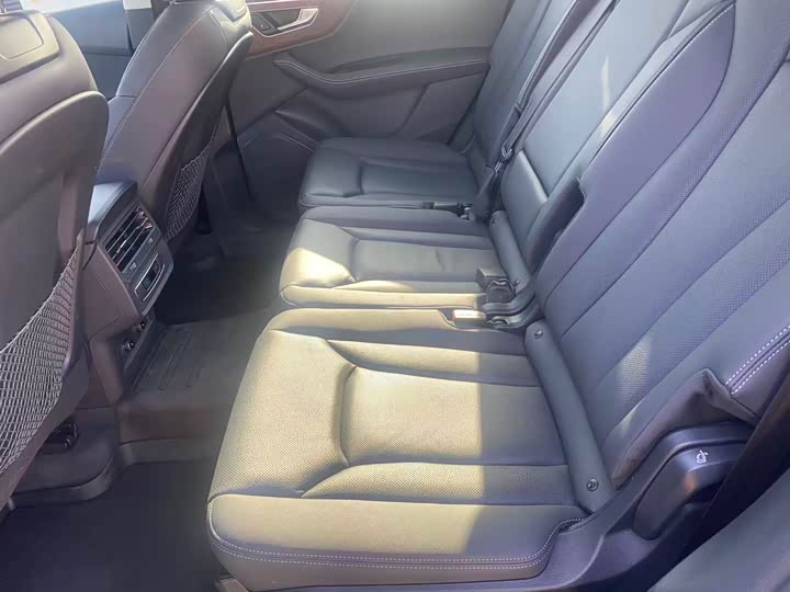 Фото 5 - Audi Q7