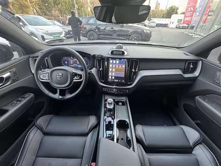 Фото 6 - Volvo XC60