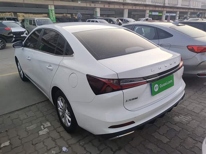 Фото 5 - Roewe i5