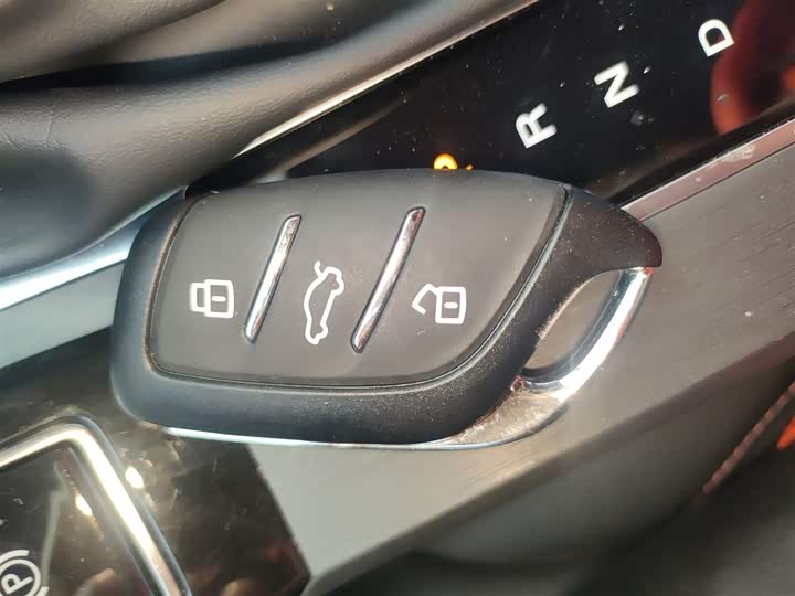 Фото 9 - Roewe i5