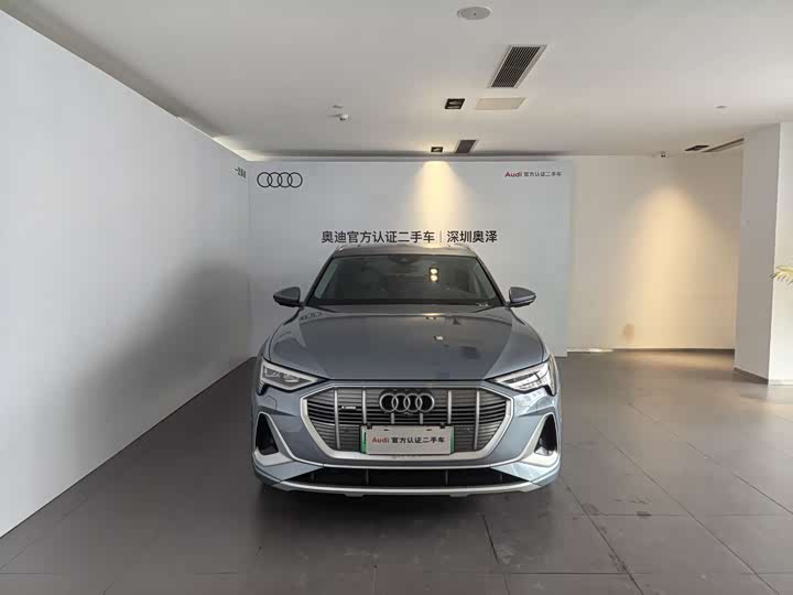 Фото 2 - Audi e-tron