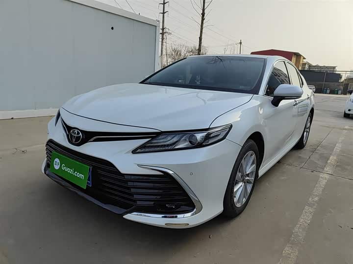 Фото 1 - Toyota Camry