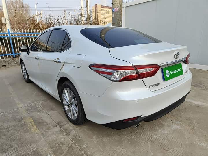 Фото 5 - Toyota Camry