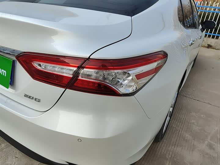 Фото 8 - Toyota Camry