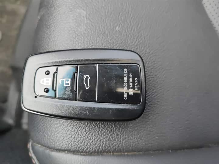 Фото 9 - Toyota Camry