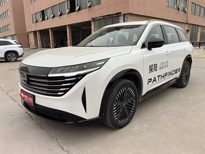 Фото 1 - Nissan Pathfinder