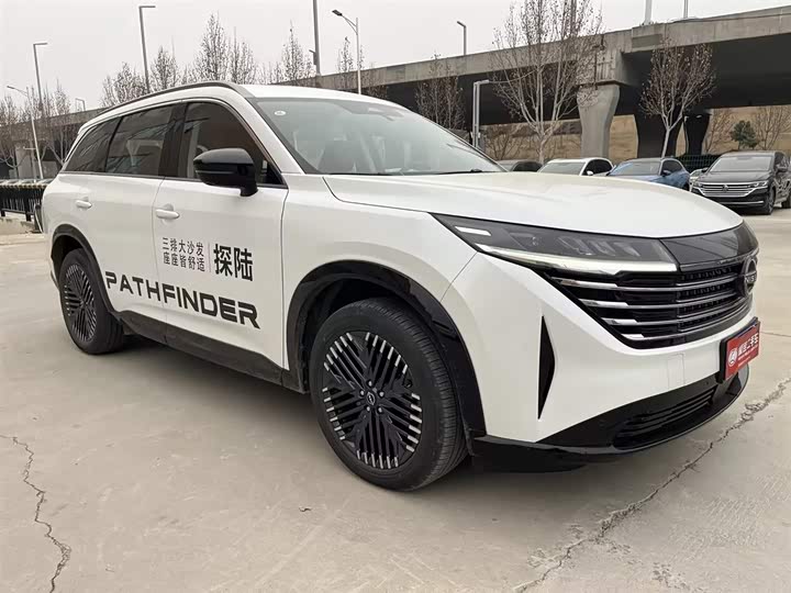 Фото 3 - Nissan Pathfinder