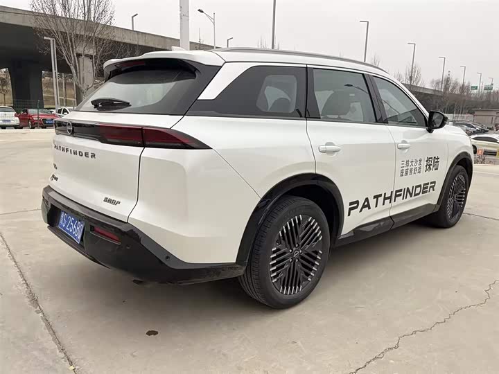 Фото 6 - Nissan Pathfinder