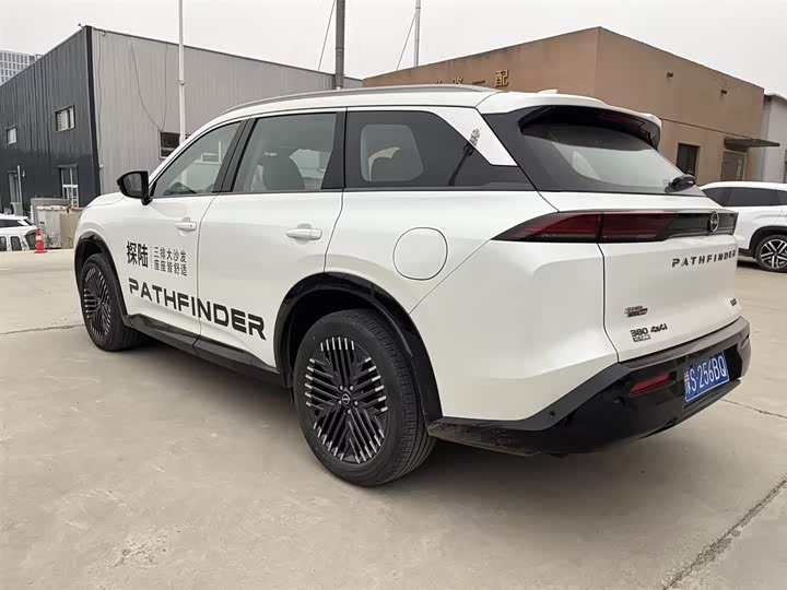 Фото 7 - Nissan Pathfinder