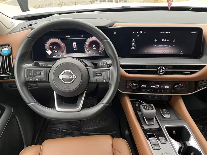 Фото 9 - Nissan Pathfinder