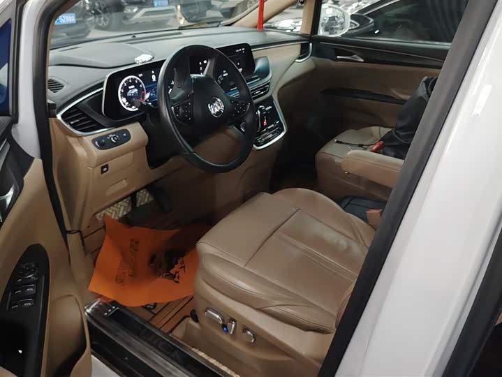 Фото 9 - Buick GL8 ES