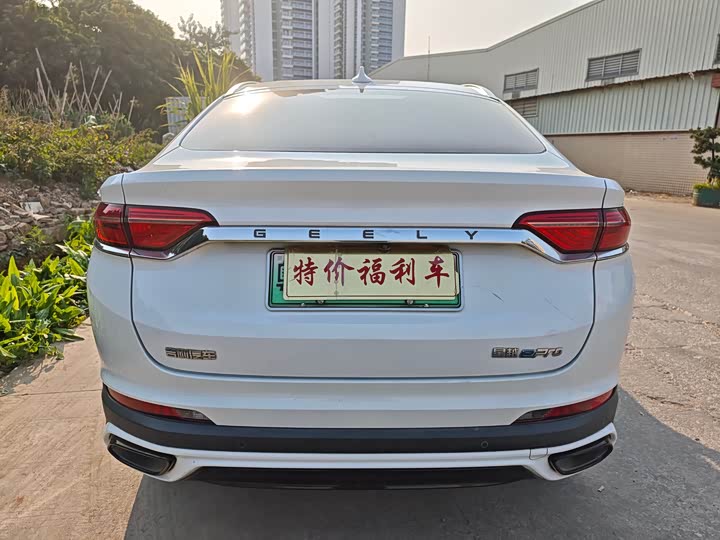 Фото 5 - Geely Tugella Hybrid