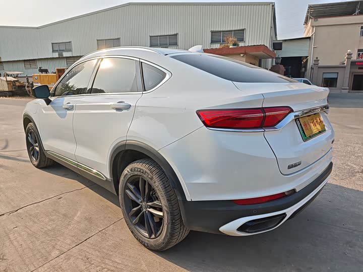 Фото 6 - Geely Tugella Hybrid