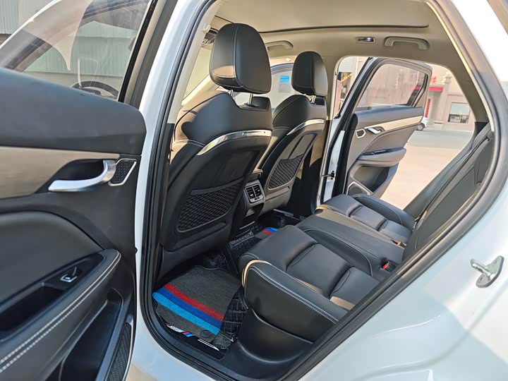 Фото 9 - Geely Tugella Hybrid