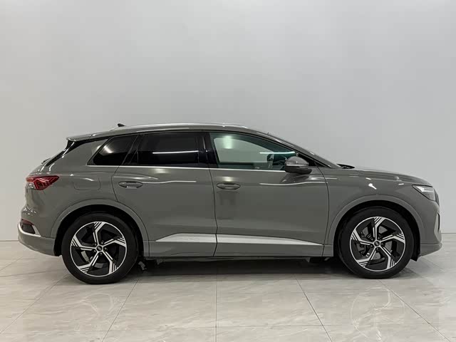Фото 7 - Audi Q4 e-tron