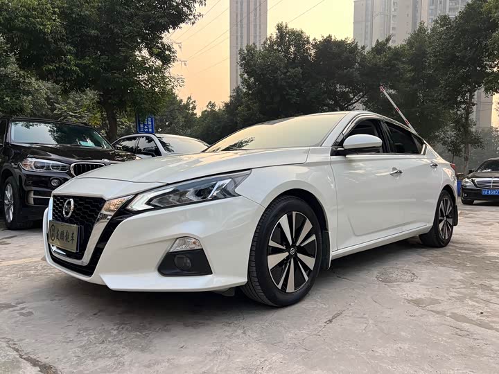 Фото 1 - Nissan Teana