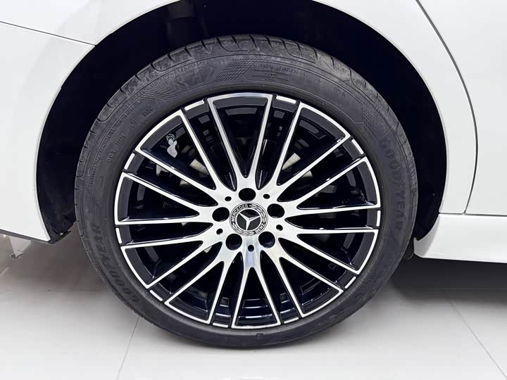 Фото 9 - Mercedes-Benz C-Class