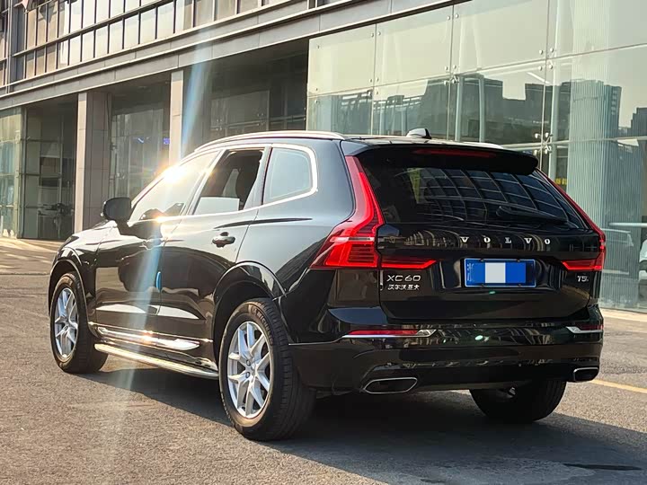 Фото 4 - Volvo XC60