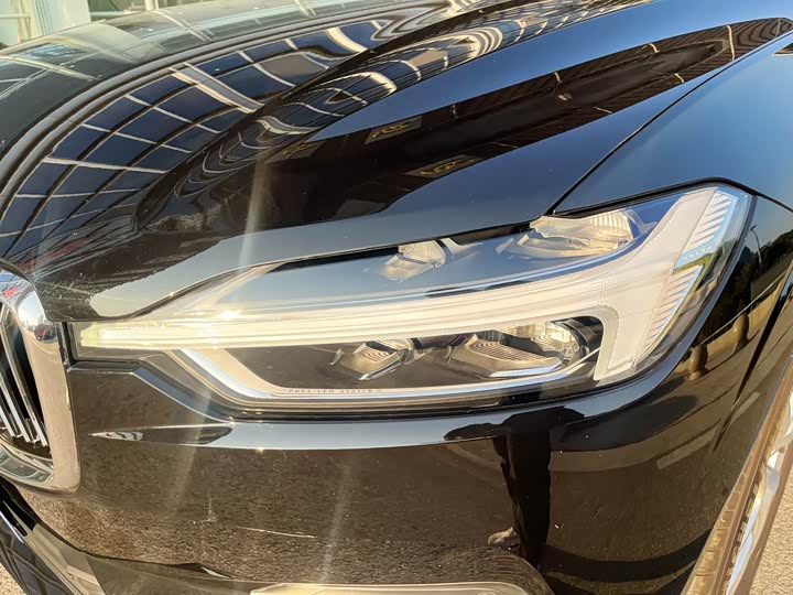 Фото 8 - Volvo XC60