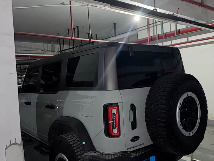 Фото 6 - Ford Bronco